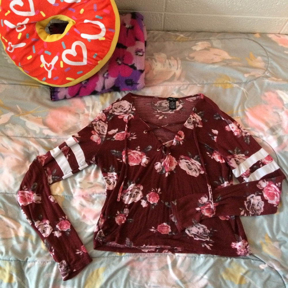 Like New Cute Flower Top